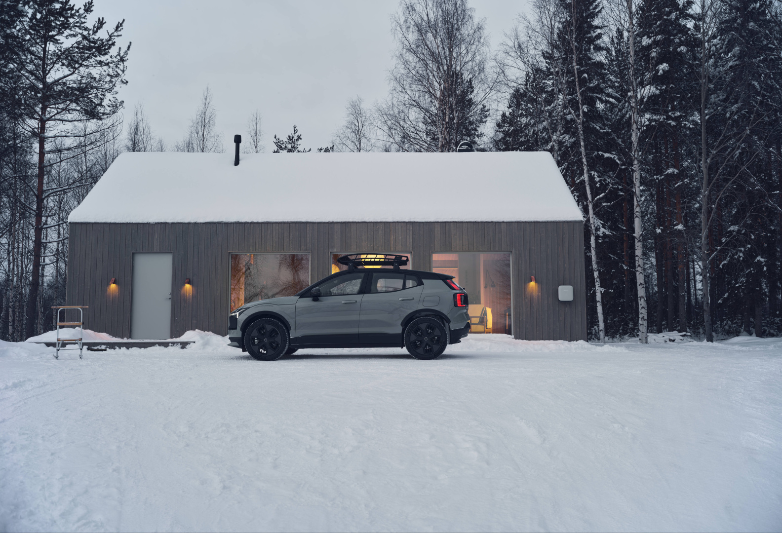 SMALL_339530_Volvo_EX30_Cross_Country_with_Swedish_winter_cabin